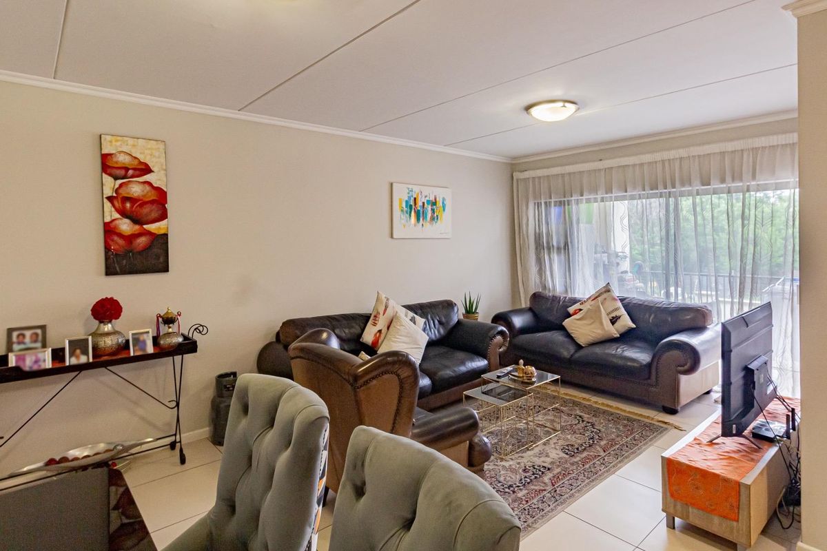 Spacious 3Bed, 2Bath for sale in Kylami - Photo 3