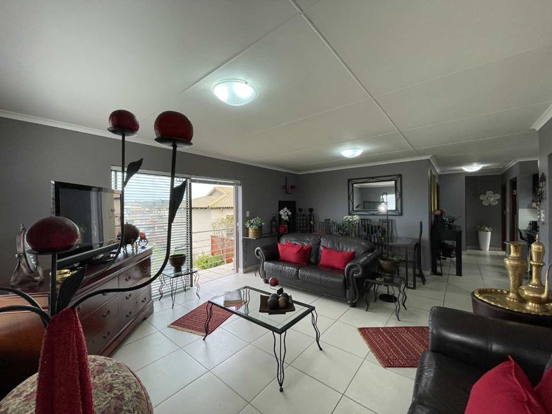 Single Level 3 Bedroom Townhouse with Sea Views in Secure Estate, Seemeeu Park - Photo 7