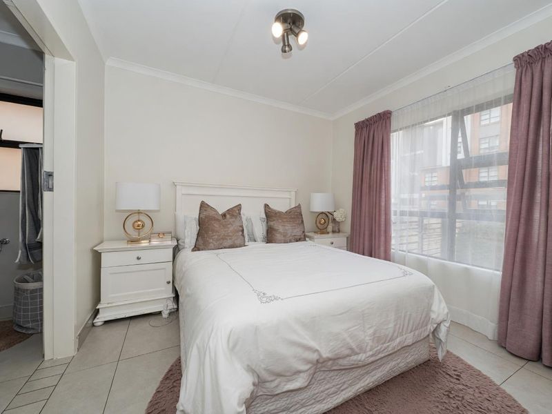 GORGEOUS 3 BEDROOM GROUND FLOOR UNIT FOR SALE IN FOUNDERS HILL!!! - Photo 6