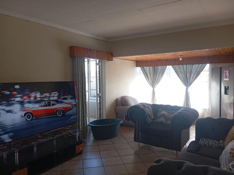 Three bedroom Apartment in Brackenhurst - Photo 10