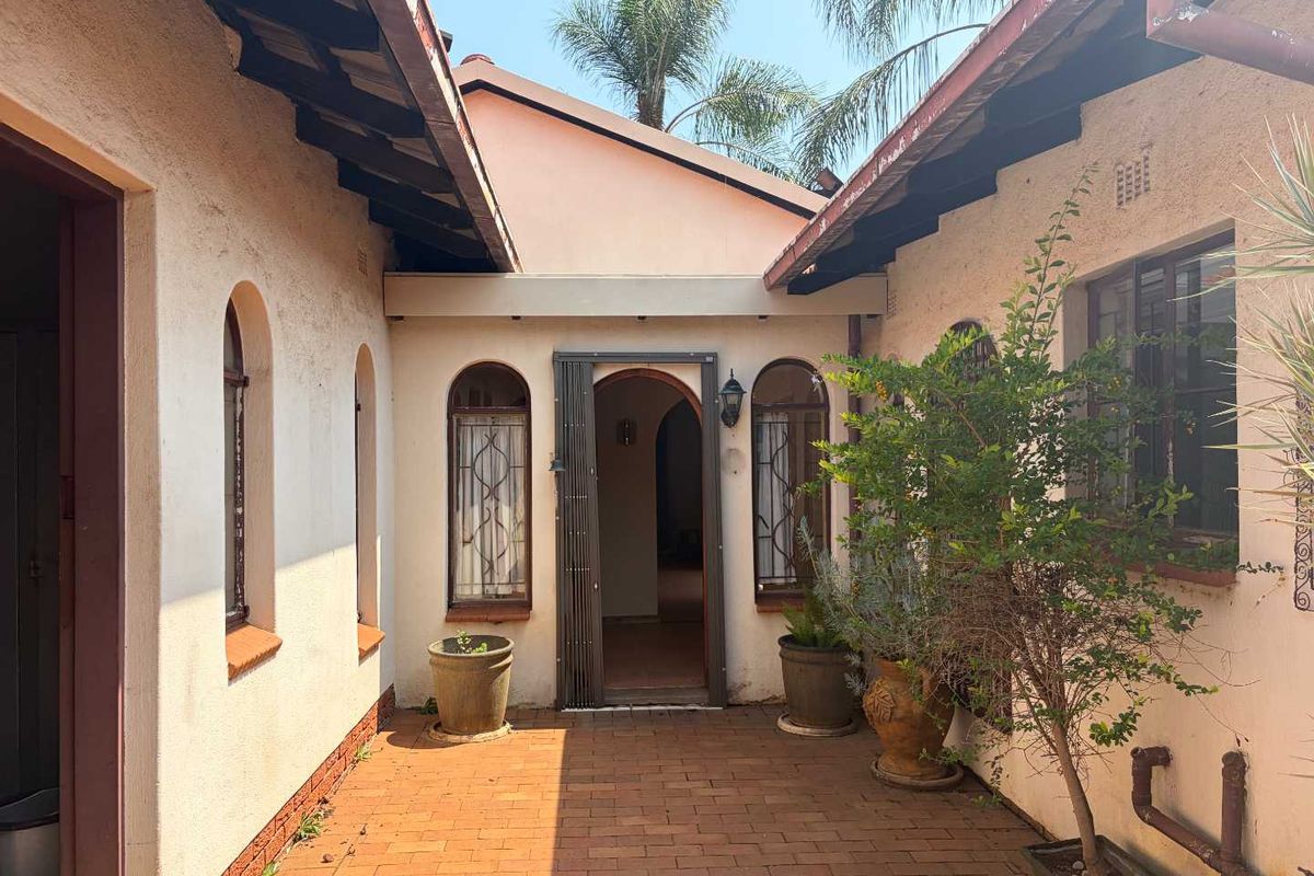 Endless Possibilities in This Expansive 4 Bedroom Family Home! - Photo 3