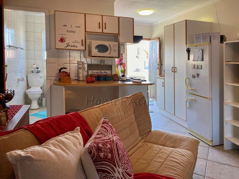 Long Beach, Walvis Bay:  Furnished Bachelor Unit is for Sale - Photo 4