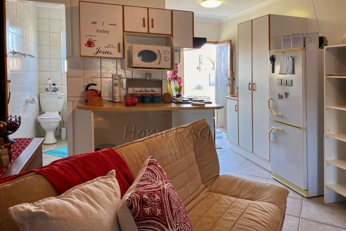 Long Beach, Walvis Bay:  Furnished Bachelor Unit is for Sale - Photo 4