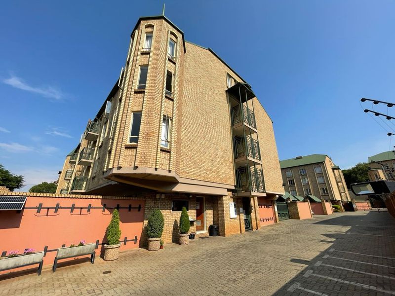 Charming Two-Bedroom Apartment *TO SHARE* Near the University - Photo 2