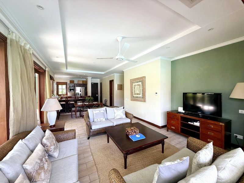 First Floor Corner Unit with rental license - Photo 7