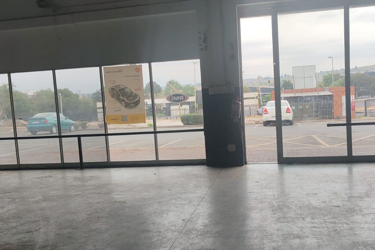 Rev Up Your Business in Vibrant Halfway House! - Photo 5