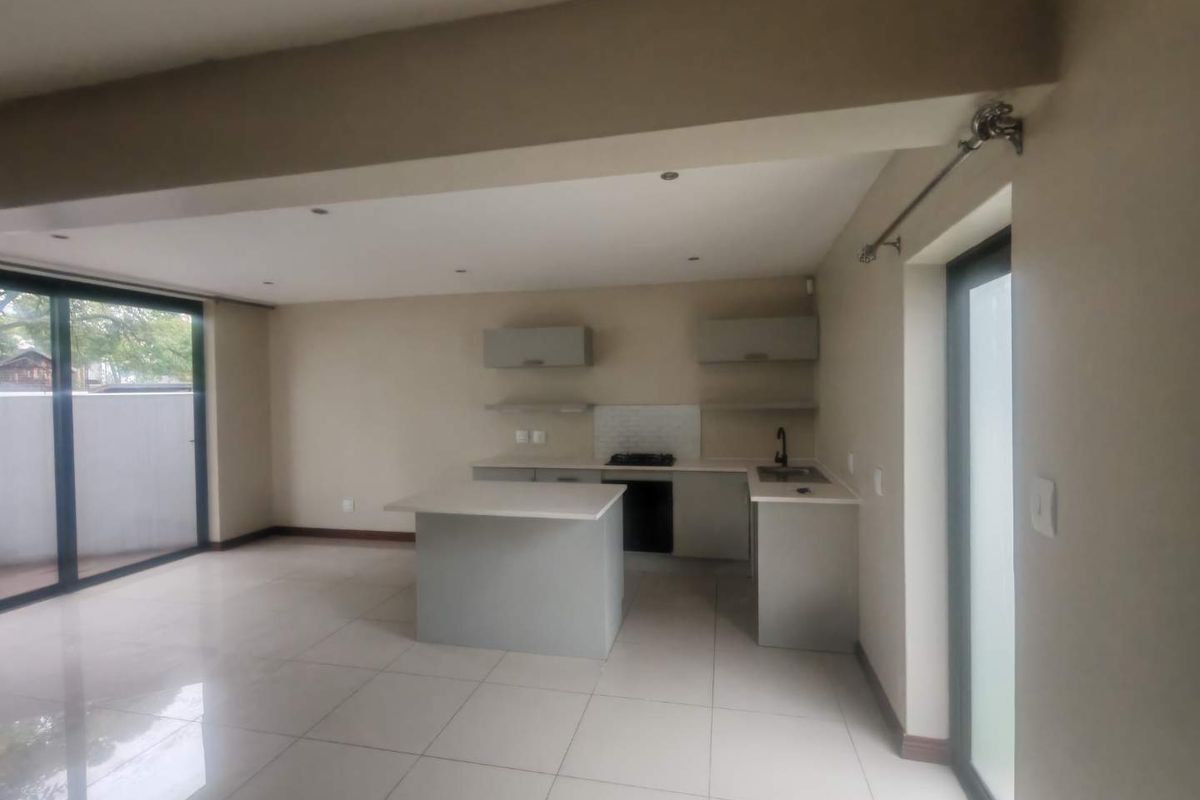 VERY MODERN ARCHITECTURAL DESIGN TOWNHOUSE - Photo 3