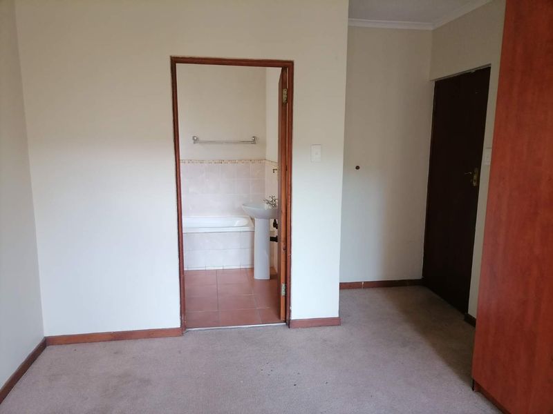 **Charming 2-Bedroom Apartment for Sale in 21 Zambezi Estates** - Photo 6