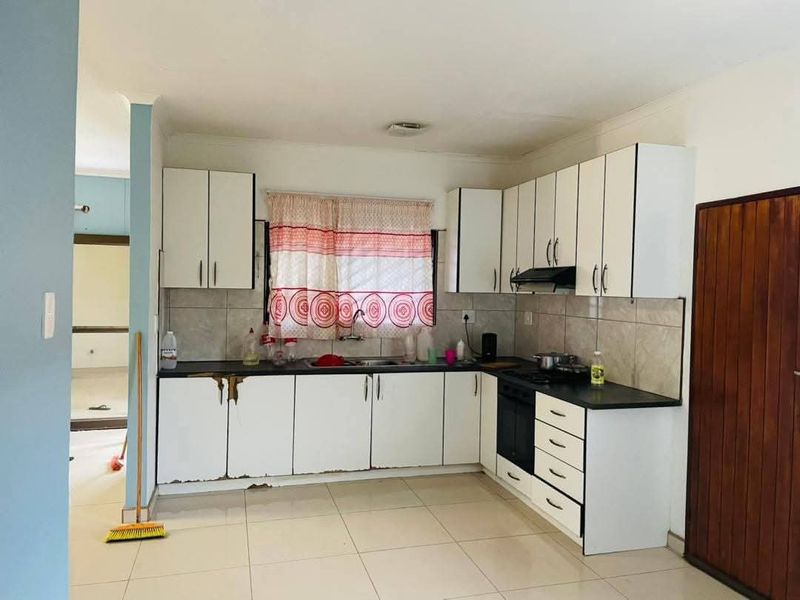 A warm and welcoming home offering practical living spaces and excellent value for money! - Photo 6