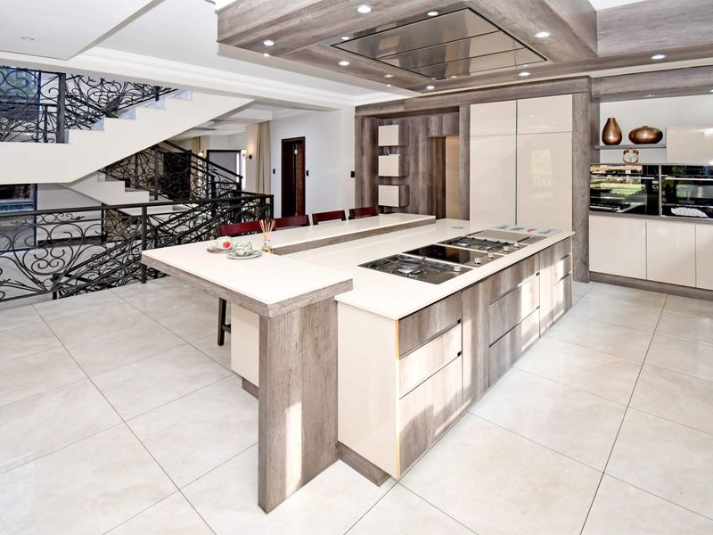 Spectacular 6-Bedroom Golf Course Mansion - Photo 10
