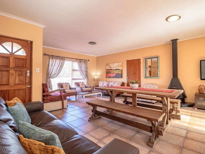 Spacious, Sunlit Sanctuary in Kuils River Awaits You - Photo 8
