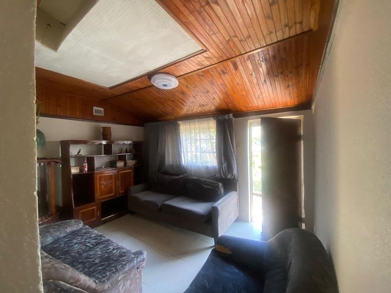 2 Bedroom House for Sale in Umlazi H Section - Photo 4
