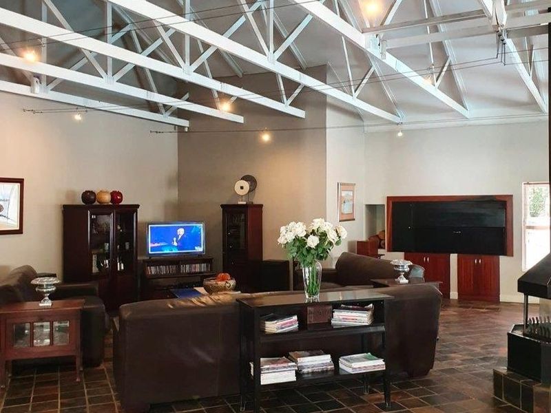 Exclusive 4-Bedroom Home with Pool & Study in Klein Windhoek - Photo 7