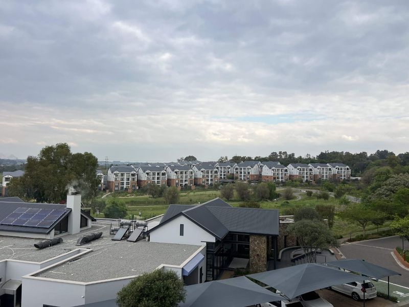 Top-Floor Unit with Breathtaking Views and Modern Comfort - Photo 10