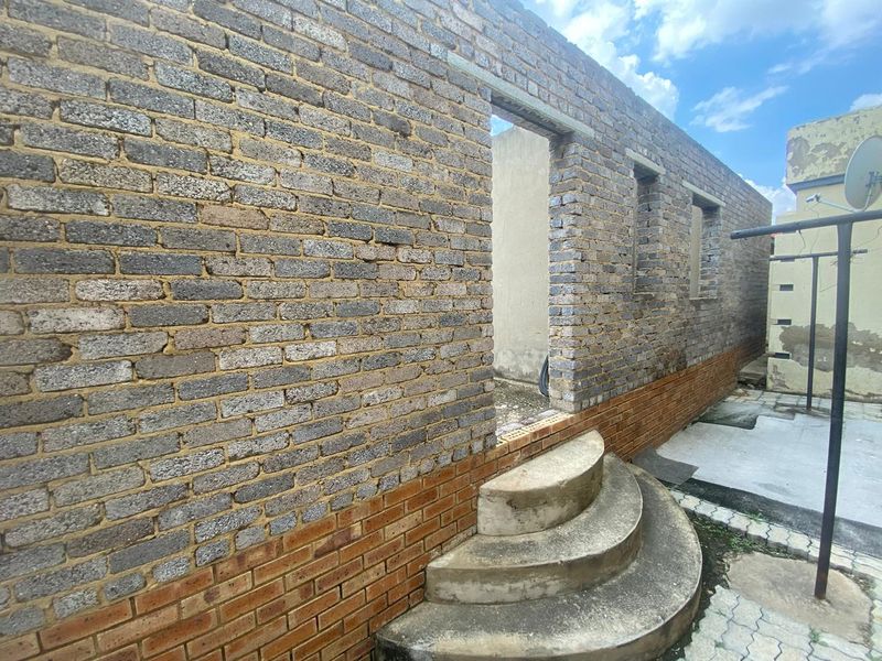 House In Katlehong Not To Be Missed - Photo 10