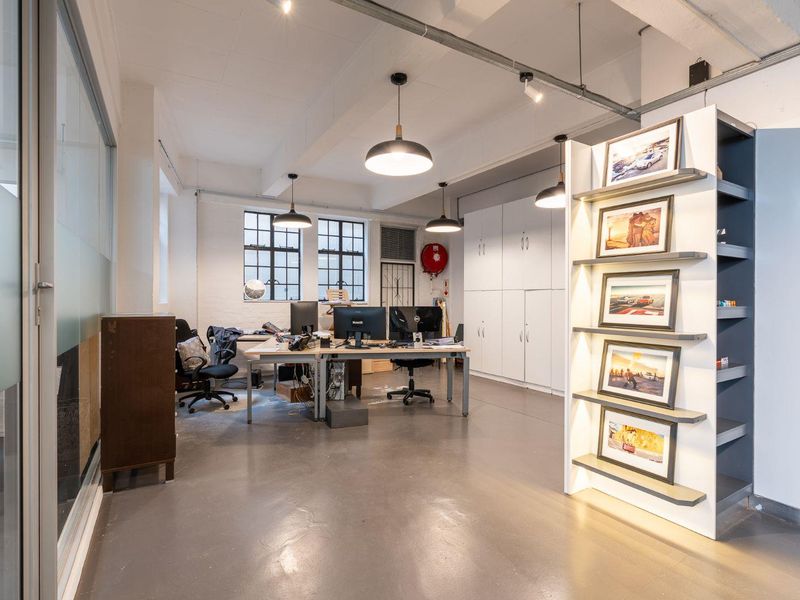 DELIGHTFUL INDUSTRIAL STYLE OFFICE TO LET - Photo 8