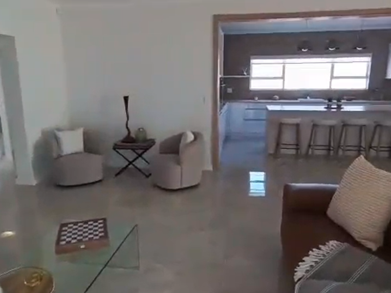 MODERN • STYLISH • SPACIOUS - Photo 3