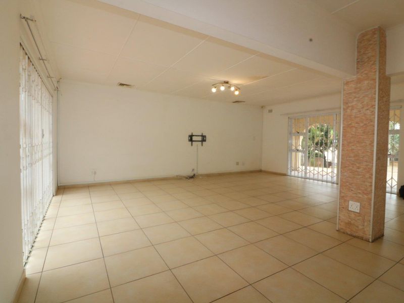 Secure 3 Bed House With Granny Cottage - Pet Friendly - Photo 6