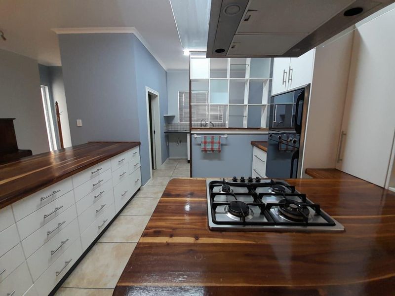 SPACIOUS FAMILY HOUSE AT ROSSMUND !! - Photo 10