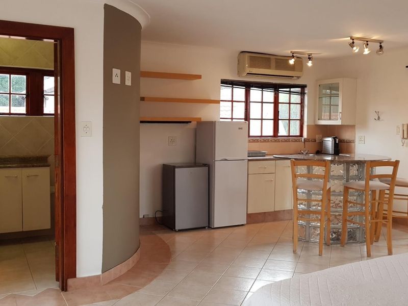 Semi-Furnished Studio Flatlet with Large Balcony and Scenic View to Let in Hurlingham Manors - Photo 8