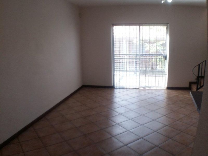 Modern 2-Bedroom Duplex Townhouse in La Montagne - Photo 5