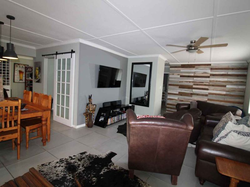 Modern Secure Living Townhouse with an Bachelor Flat - Photo 6