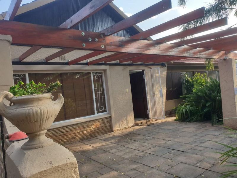 3 BEDROOM HOUSE WITH 2 BEDROOM COTTAGE FOR SALE IN BRAMLEY - Photo 3