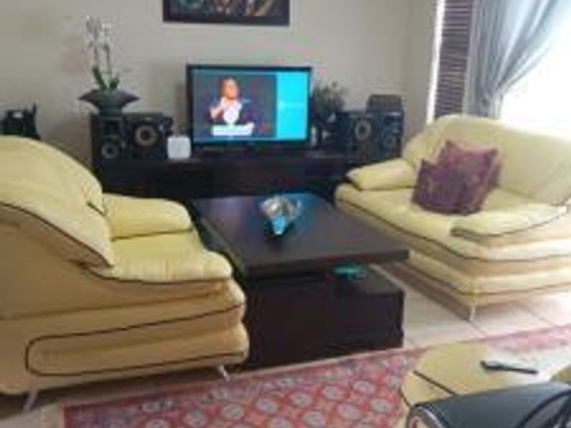 Ground Floor Apartment for Sale - Photo 4