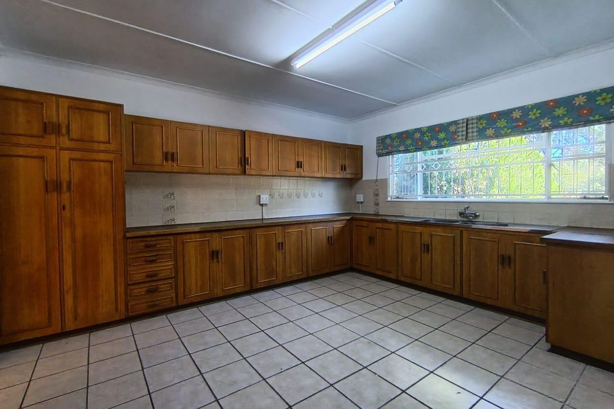 Spacious 5-Bedroom Home with Pool and Versatile Living Options - Photo 4