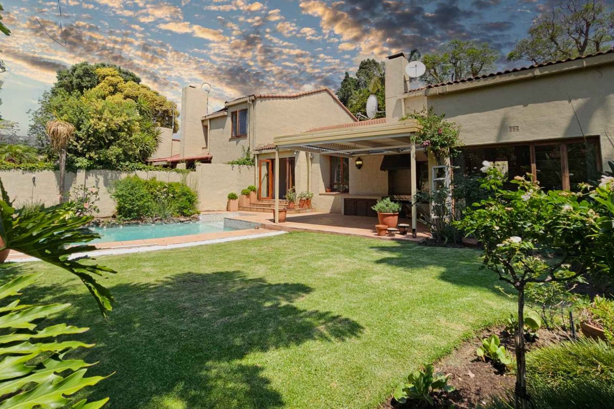 Sandton 3 bedroom Townhouse with Private Garden and Private Swimming Pool - Photo 2