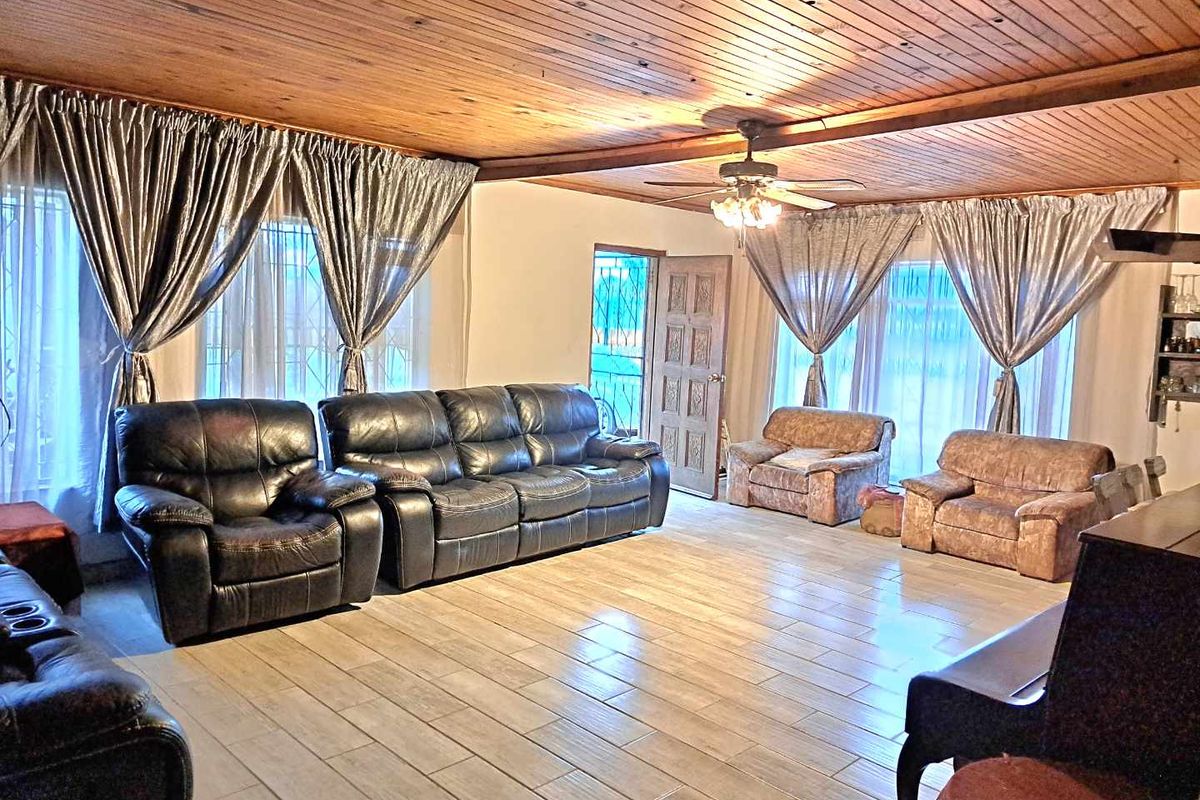 4 Bedroom Family Home with Cottage for Sale in Van Dyk Park. - Photo 4