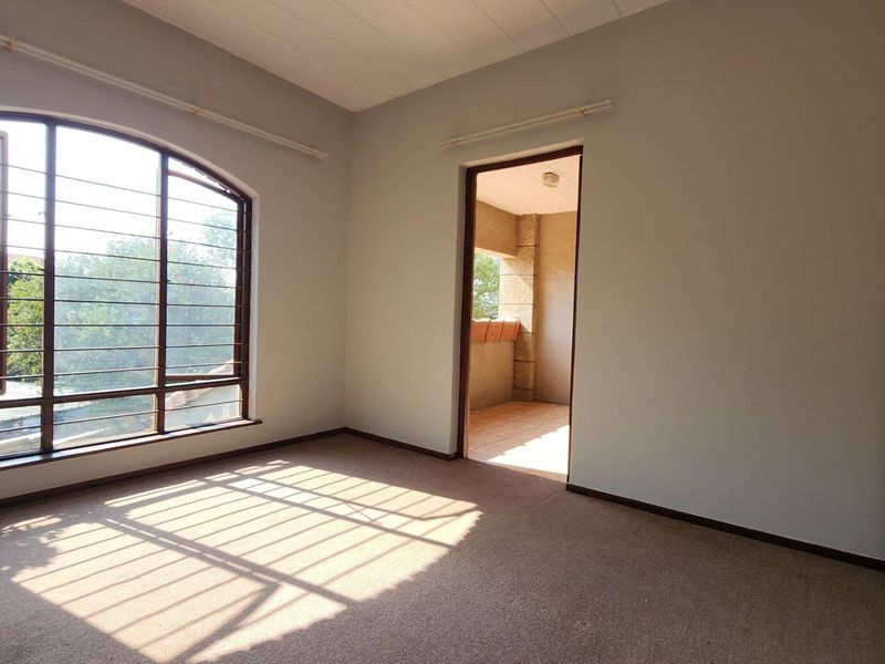 2 Bedroom Apartment to Rent in Via Positano - Photo 8