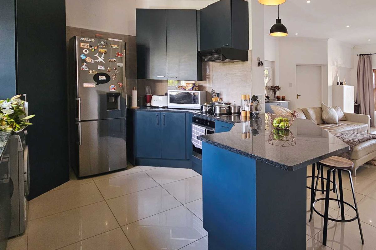 2 bedroom fully furnished apartment in Bryanston - Photo 2