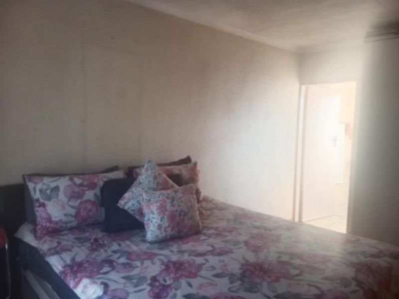 3 Bedroom, 2 Bathroom Simplex To Let - Photo 10