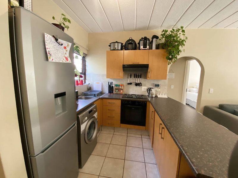 Exceptional Ground Floor Unit in a Secure and Impressive Complex - Photo 5