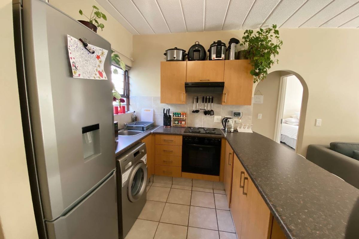 Exceptional Ground Floor Unit in a Secure and Impressive Complex - Photo 5