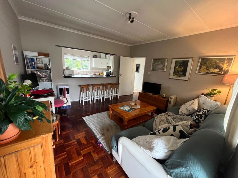 Spacious semi-furnished one bedroom apartment with garage | Kenilworth | R11 000 p/m - Photo 4