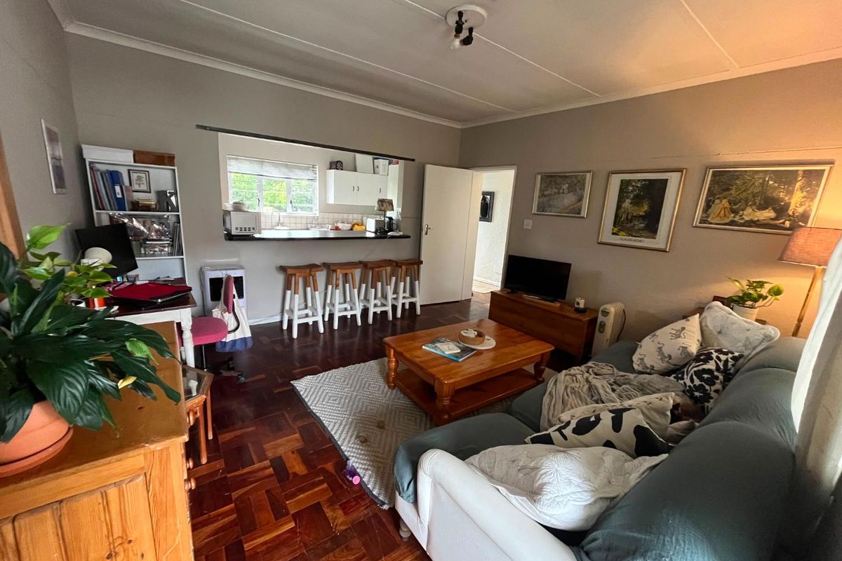 SPACIOUS SEMI-FURNISHED ONE BEDROOM APARTMENT WITH GARAGE | KENILWORTH | R11 000 P/M - Photo 4