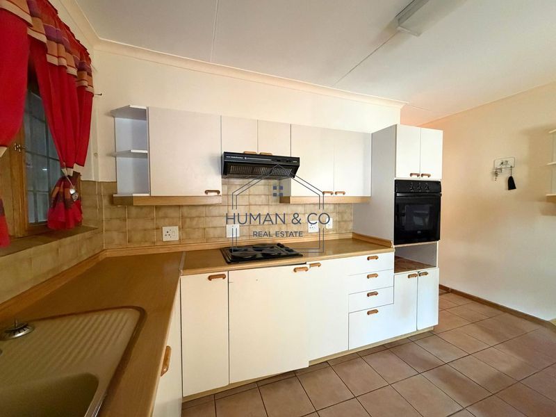 Spacious Family Home on a Large Erf in Meersig - Photo 10
