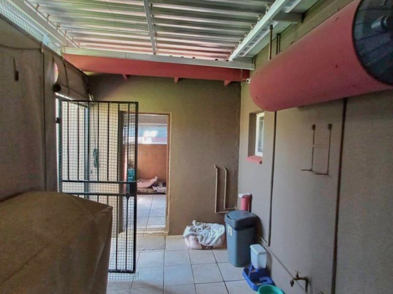 Three bedrooms house for sale in Daspoort - Photo 4