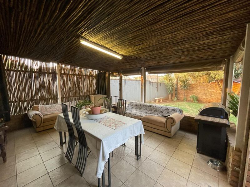 3 bedroom, 2 bathroom townhouse in Equestria - Photo 3