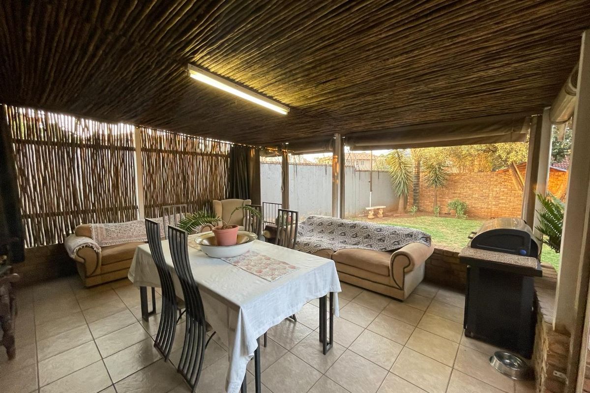 3 bedroom, 2 bathroom townhouse in Equestria - Photo 3