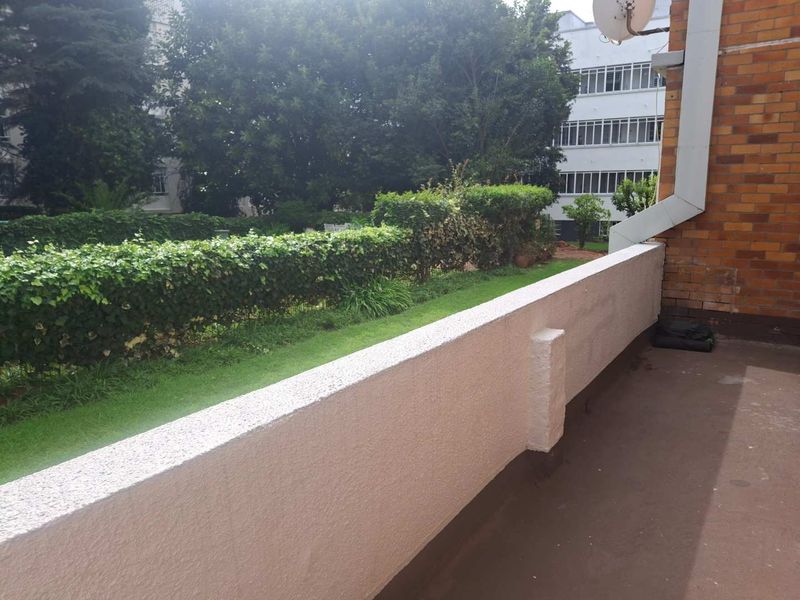 A BEAUTIFULLY TWO BEDROOM PET FRIENDLY APARTMENT - Photo 3