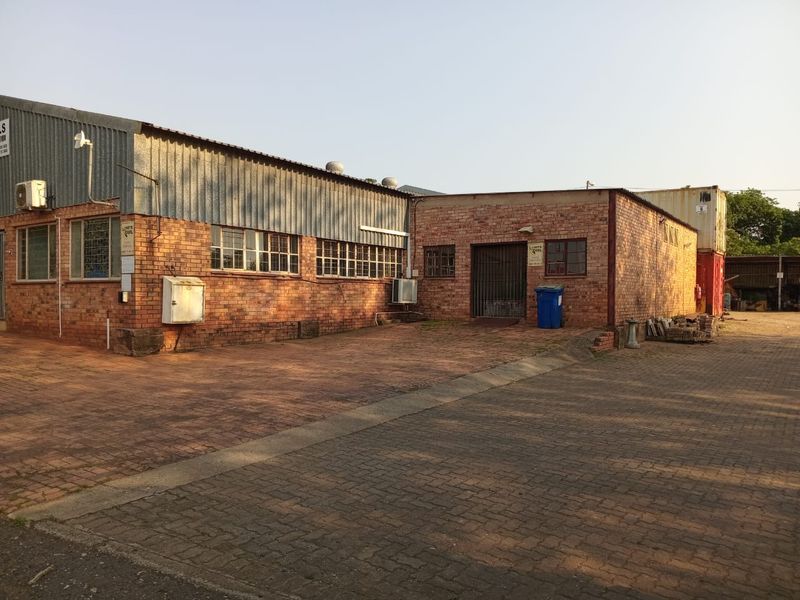 Power Up Your Business in This Versatile Industrial Gem! (SOLE MANDATE) - Photo 2