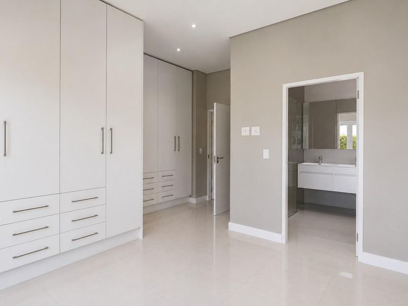 Modern Three-Bedroom Family Home in a Serene Setting Available for Rent in Val de Vie Estate - Photo 4