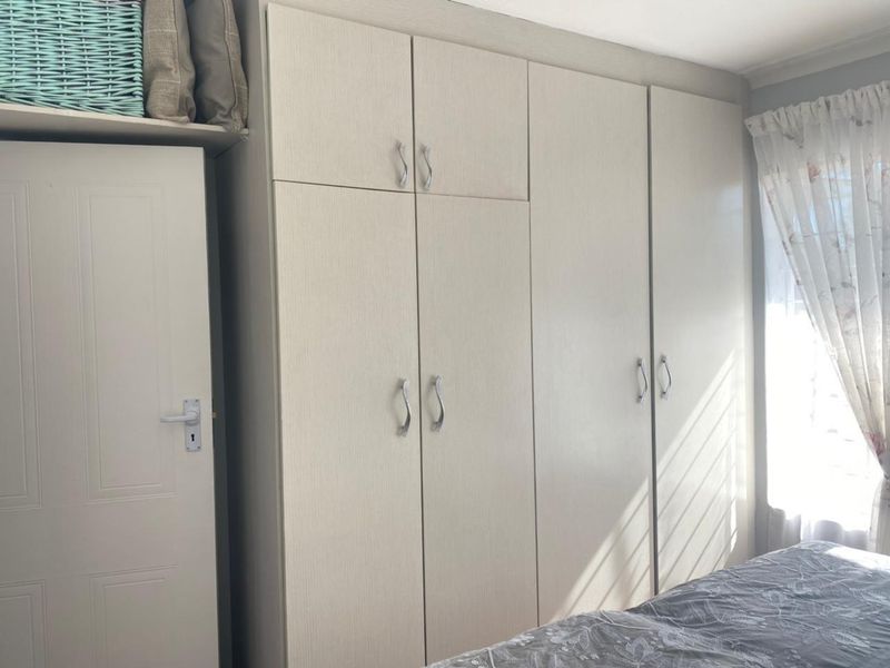 2 Bedroom with Private Garden and Covered Parking - Photo 7