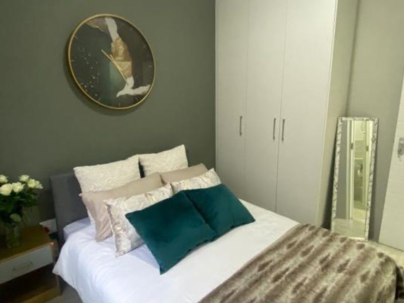 Upstairs Leah Terrace Apartment - Photo 5