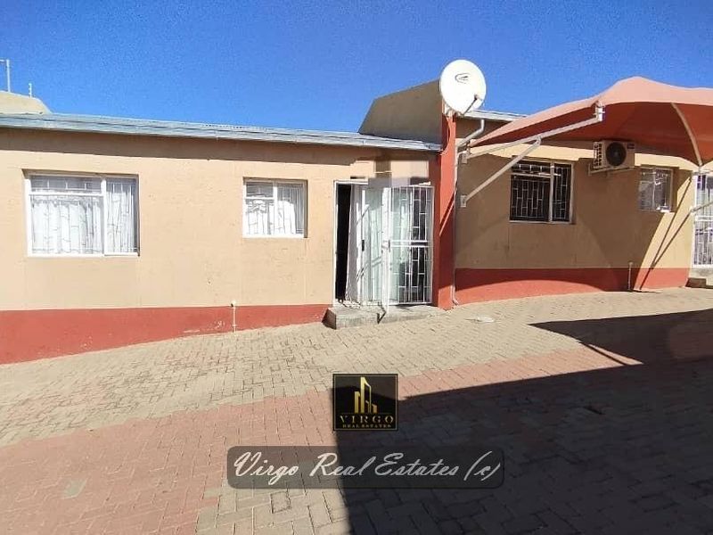 NEAT & WELL MAINTAINED 2 BEDROOM 1-LEVEL TOWNHOUSE FOR SALE IN OTJOMUISE: IANDA COURT - Photo 5