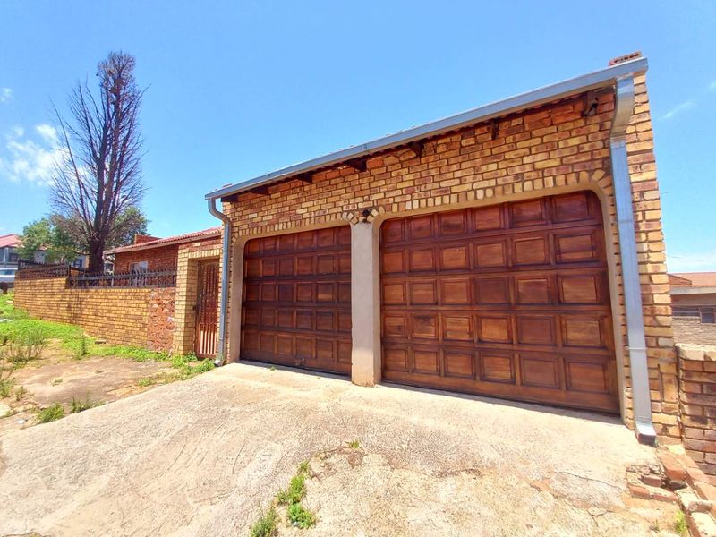 Three bedrooms house for sale in Atteridgeville - Photo 2