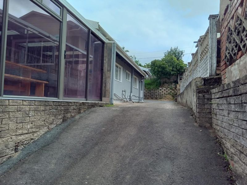 Spacious Shallcross Home with Panoramic Views and Modern Comforts - Photo 2